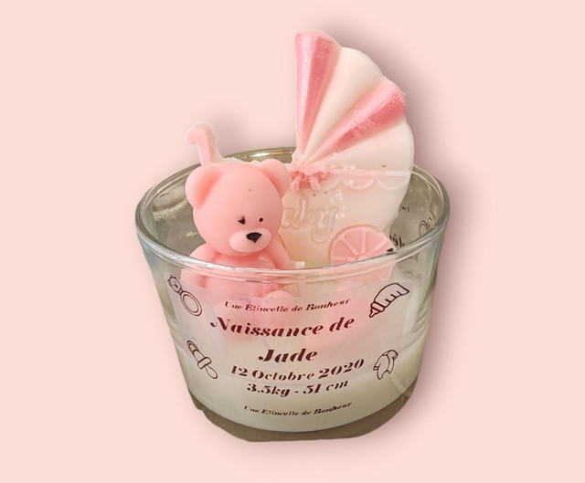 bougie pour naissance avec une poussette et un ourson rose