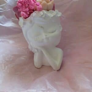 Bougie artisanale décorative visage femme avec fleurs séchées