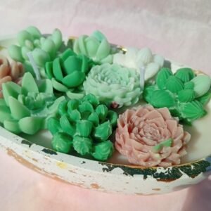 Bougie parfumée aloe vera artisanale avec fleurs et contenant fait main