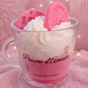 Bougie parfumée pomme d’amour artisanale dans pot en verre